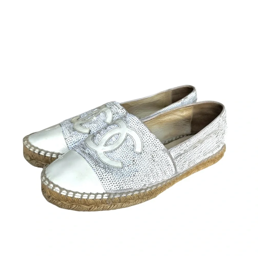 CHANEL White Interlocking CC Patent Sequins Espadrille